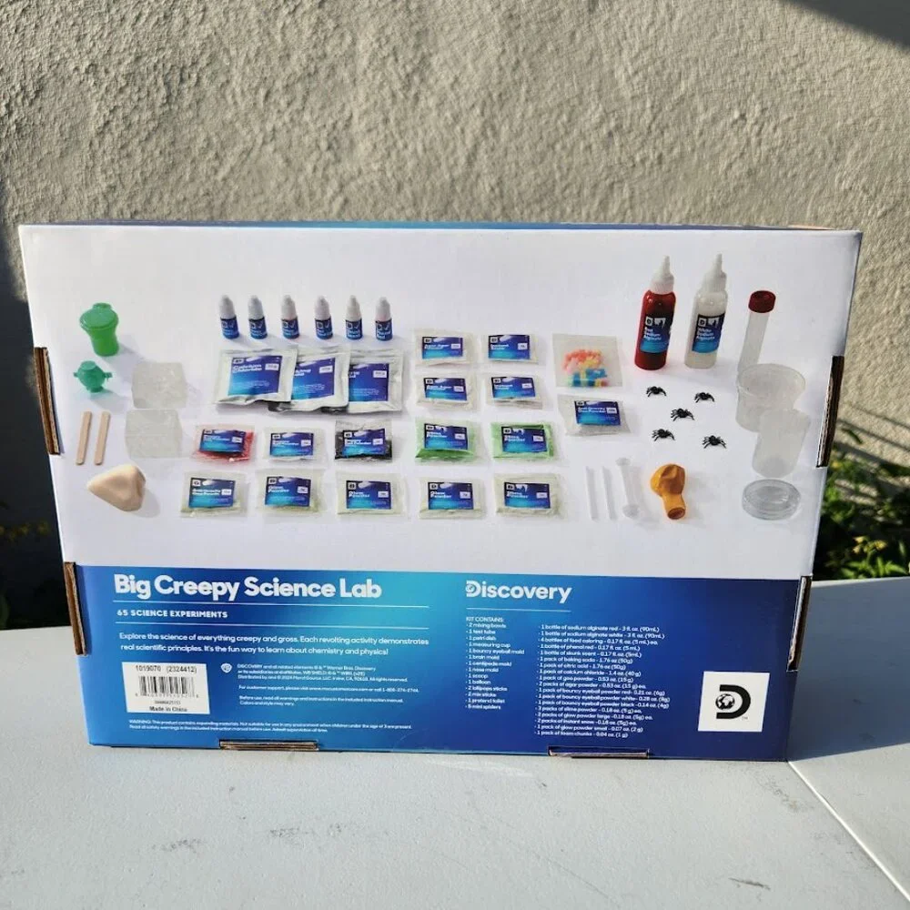 NEW Discovery Big Creepy Science Lab Kit 65 Experiments Amazing Reactions Chemis